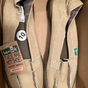 Sanuk slip on sandals size 10